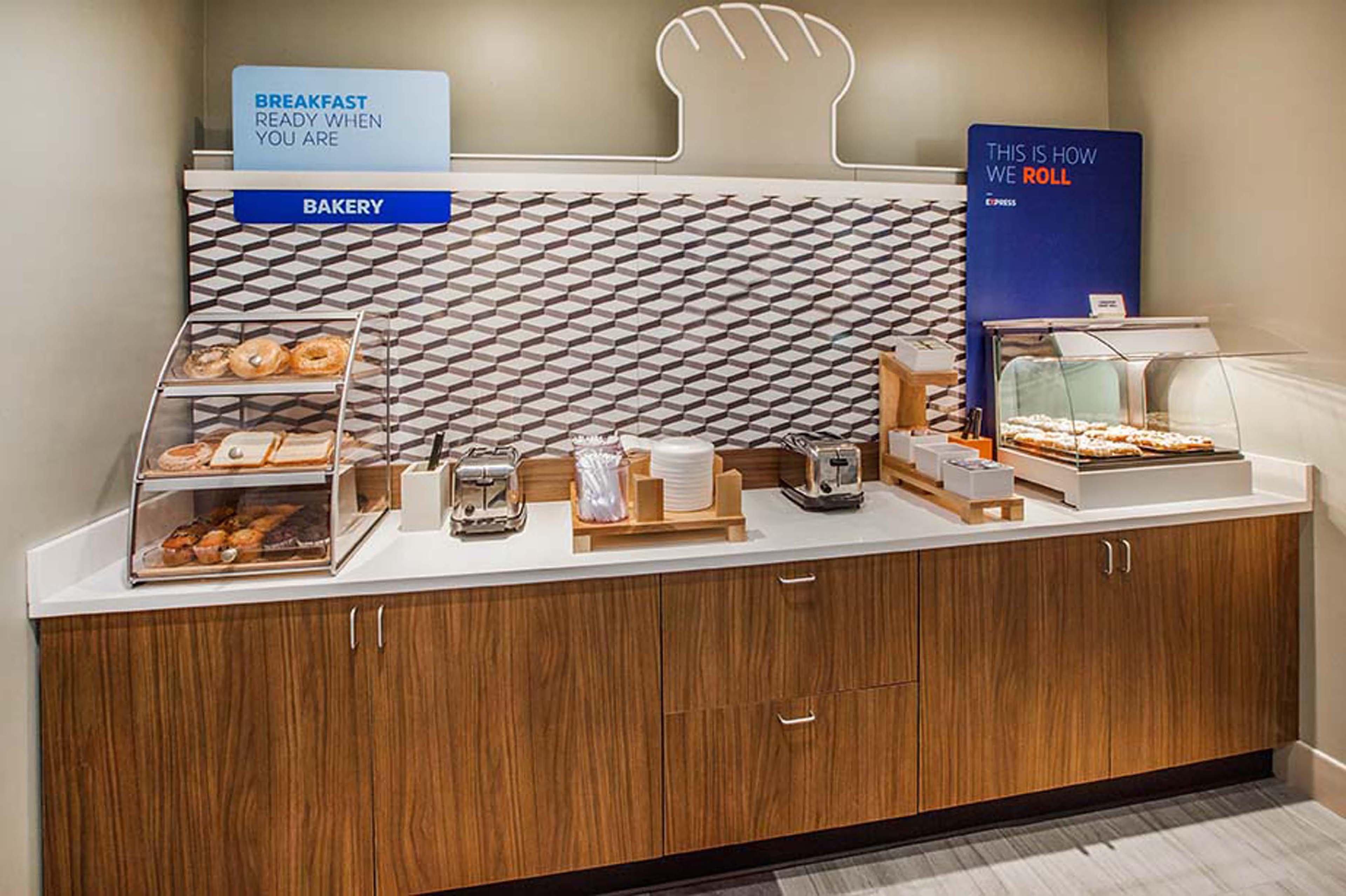 Holiday Inn Express Washington Dc Sw - Springfield By Ihg Экстерьер фото