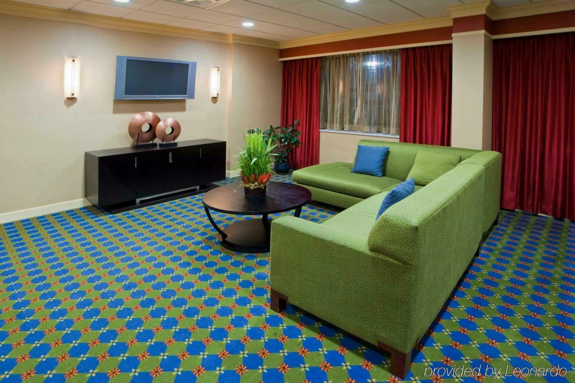 Holiday Inn Express Washington Dc Sw - Springfield By Ihg Экстерьер фото